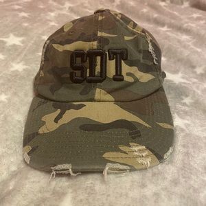 CAMO SDT DISTRESSED HAT
